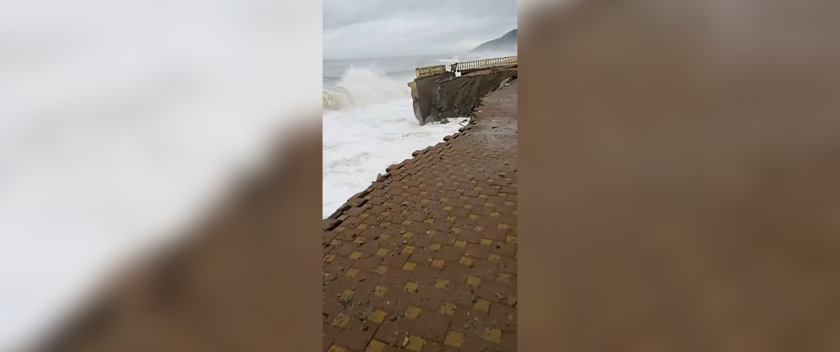 Разбушевавшееся море в Сочи смыло набережную